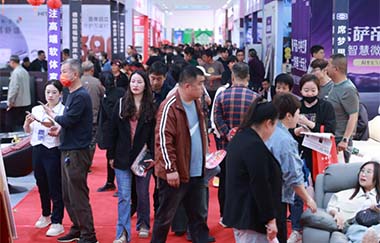 玉溪家装展会现场展商云集推出优惠吸引观众